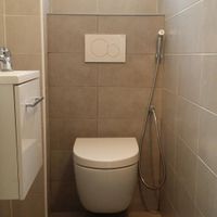 WC suspendu salle de bains installé à Nice